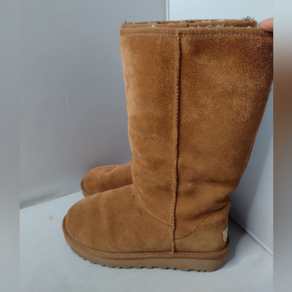 UGG Women Classic Tall II Chestnut  Water Resistant Boot US 9 Suede Animal